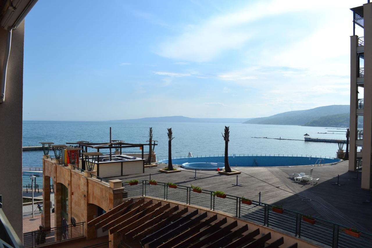 Port Balchik Apartment Bagian luar foto